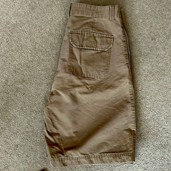 St, John’s Bay men’s tan cargo shorts size 34 - Picture 4 of 7